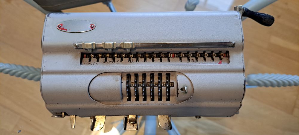 Calculette � manivelle ( ann�es 1950) 0 Rambouillet (78)