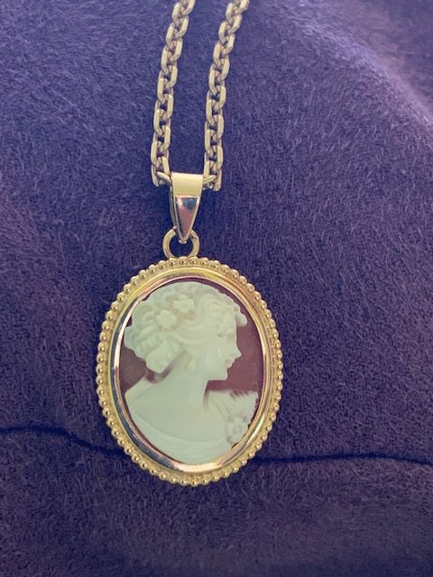 Cam�e ancien avec chaine plaqu�e or FIX 890 Les Essarts-le-Roi (78)