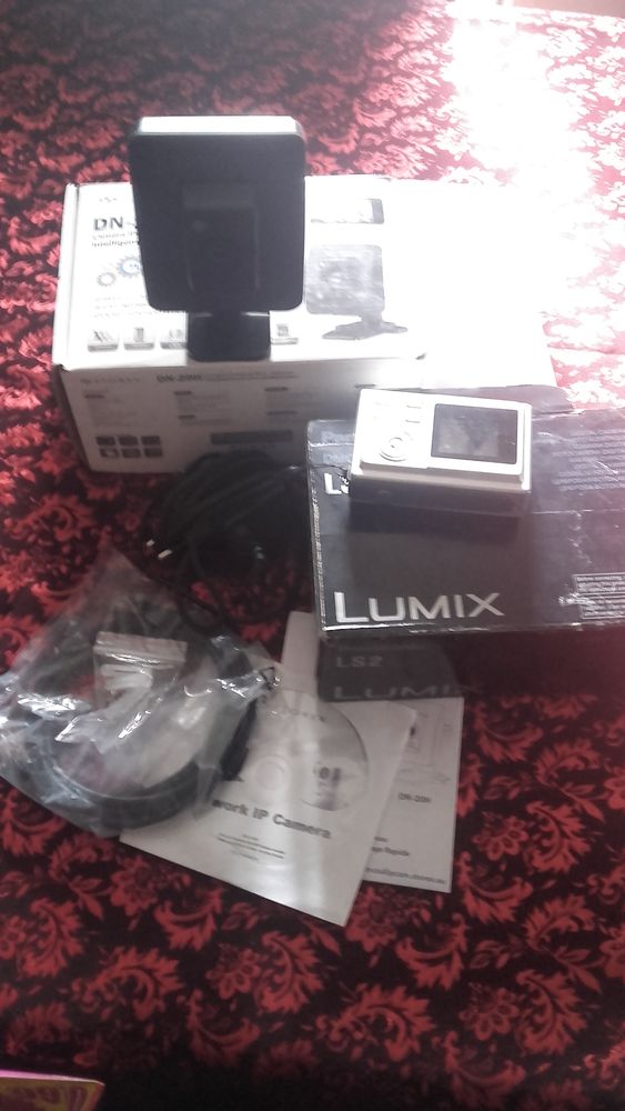 Cam�ra numerique et deux apareils photos neuves. 45 Nancy (54)