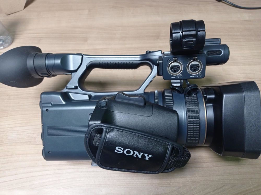 Cam�ra Sony HDR-AX2000 + tr�pied Manfrotto 190PROB 790 Saint-Michel-de-Fronsac (33)