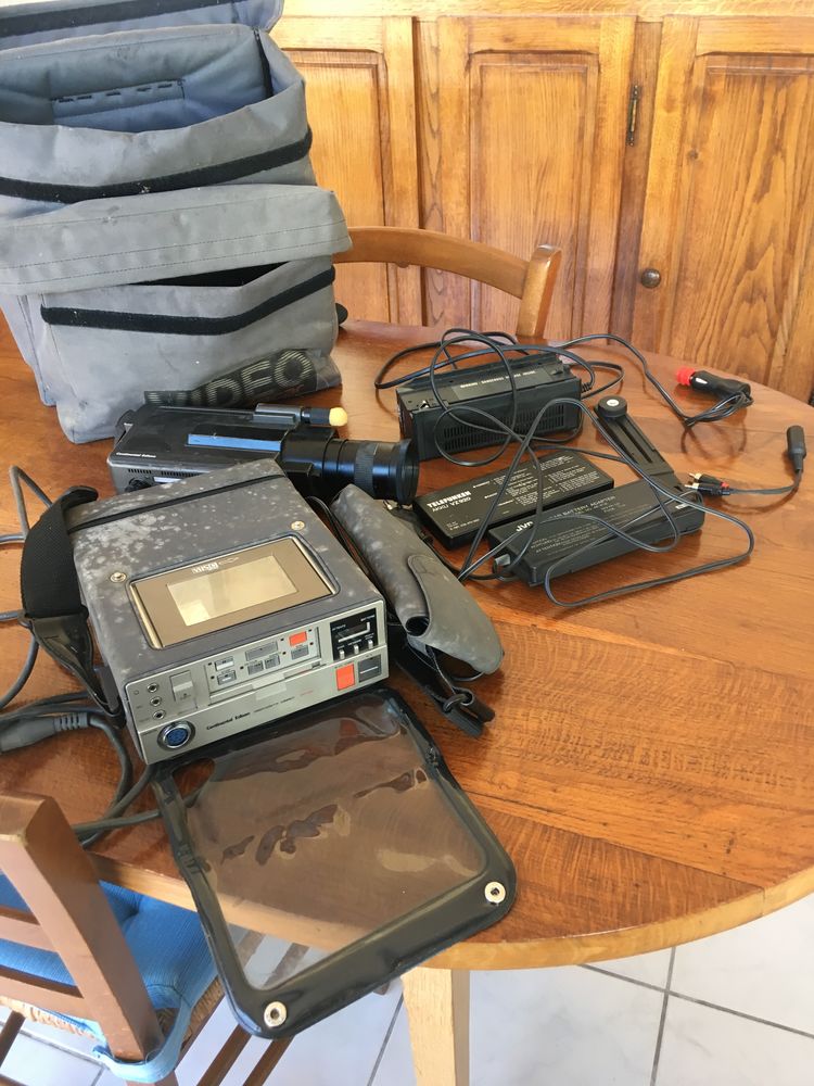 CAMERA VIDEO COULEUR ET ACCESSOIRES 
50 La Lande-de-Fronsac (33)