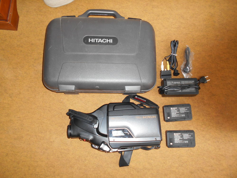 Camescope VHS Hitachi S2500 22 Échenoz-la-Méline (70)