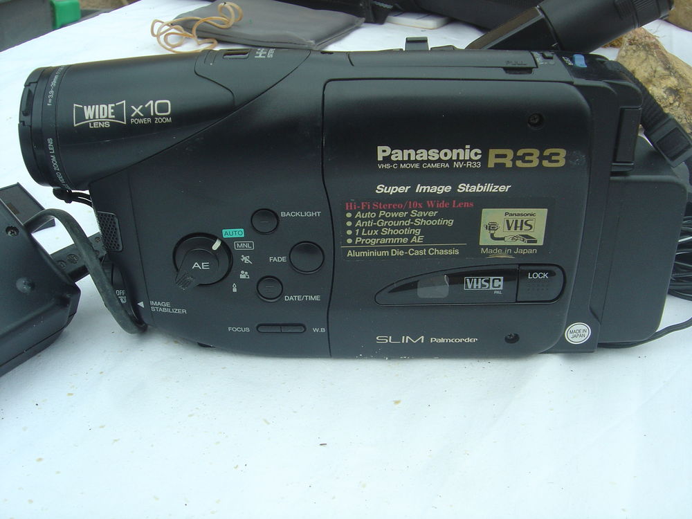 CAMESCOPE PANASONIC R33
82 Pia (66)