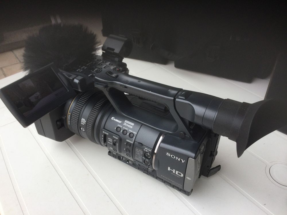 Cam�scope SONY HDR-AX2000E avec accessoires 0 Marignane (13)