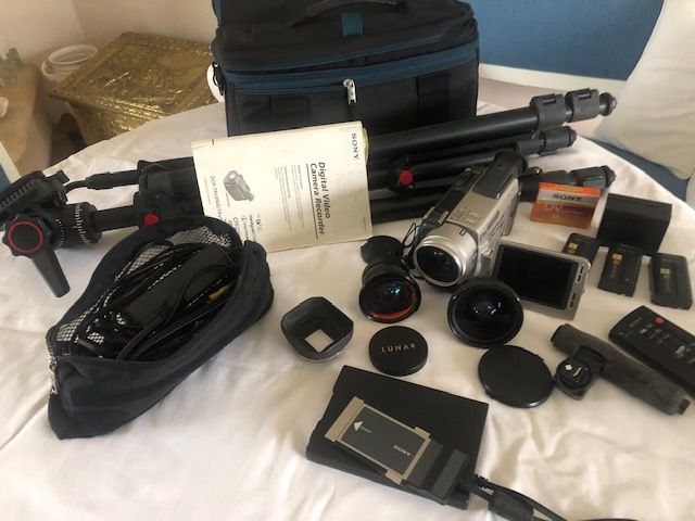  Camescope SONY triCCD mini DV semi professionnel 390 Pomarez (40)