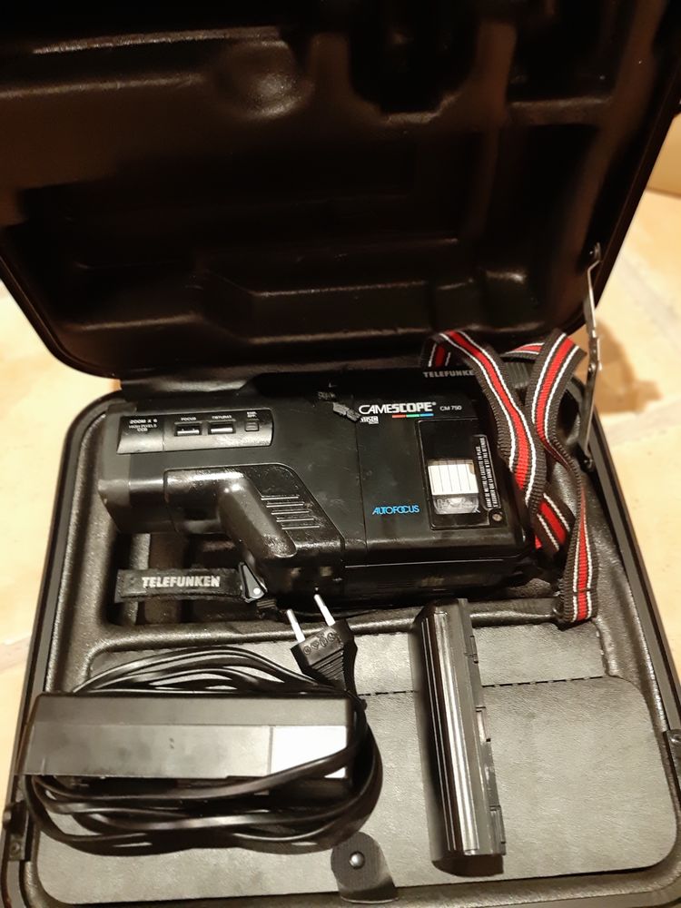 Camescope Telefunkel dans son coffre avec batterie. 70 Rueil-Malmaison (92)