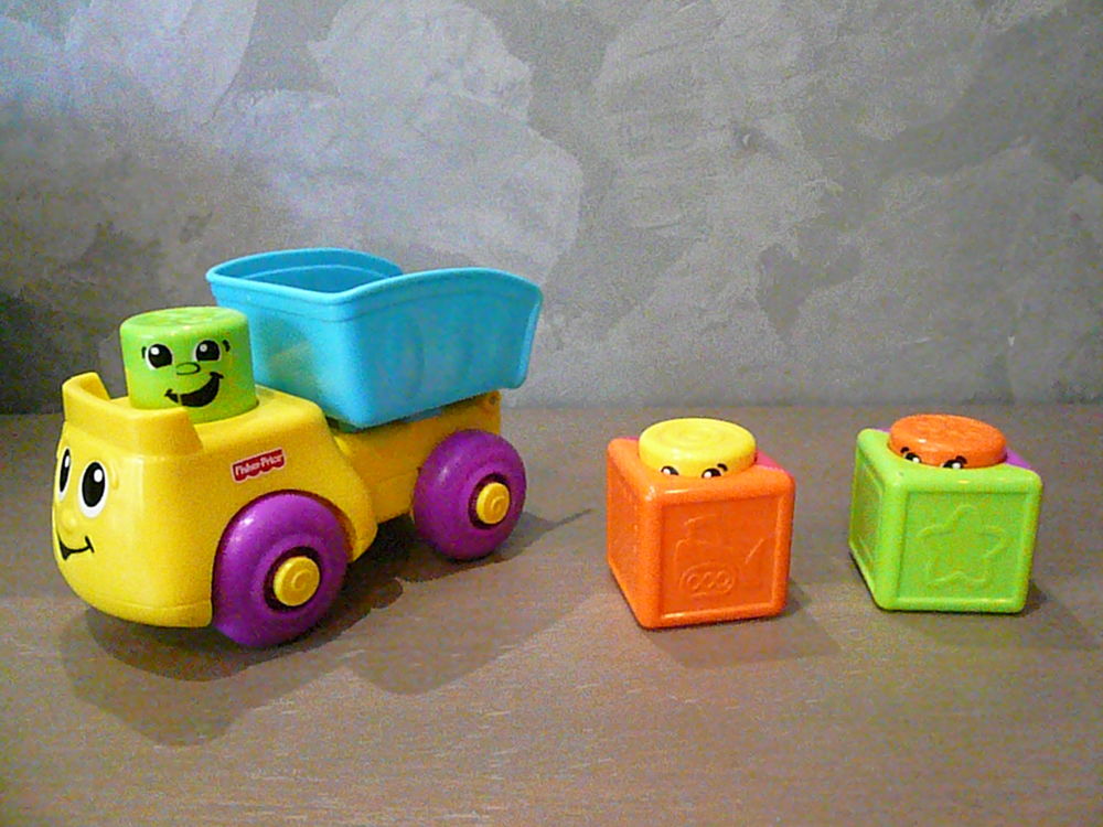 Camion benne rigolo' blocs?Fisher Price / 1er �ge 9 Franqueville-Saint-Pierre (76)