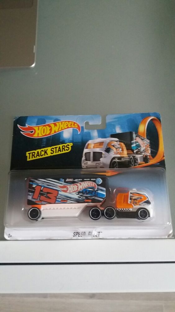 camion hotwheels trahi stars speed fleet 8 Lognes (77)