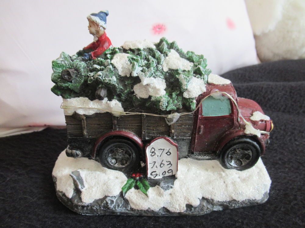 Camion lumineux avec sapins - Sc�ne de No�l 8 Livry-Gargan (93)