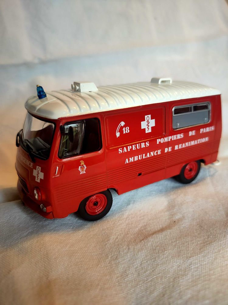 Camion miniature des pompiers peugeot J7 10 Avermes (03)