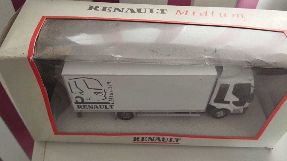 Camion Renault Midlum Norev 1/43e 38 Vire (14)