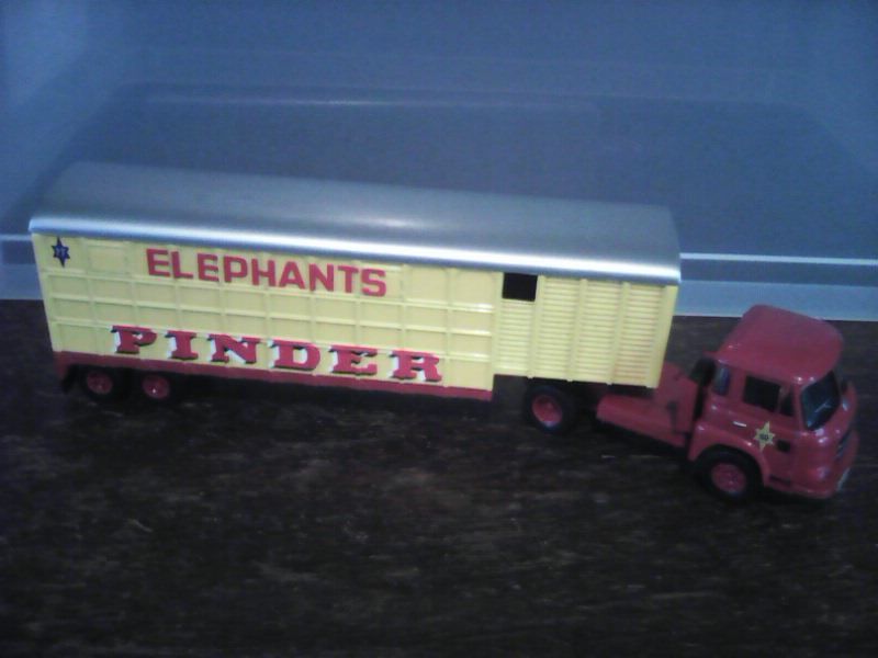 Camion Renault Saviem Remorque El�phants Pinder 20 Marmande (47)