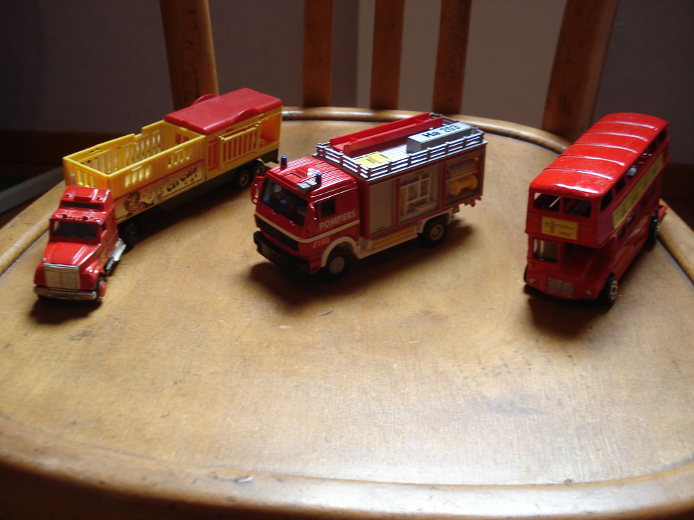 lot de 3 camions divers  bon état et autres jouets 0 Mérignies (59)