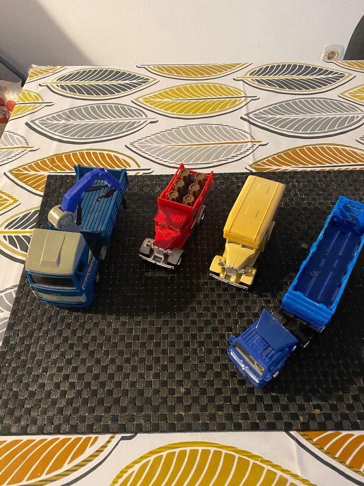 lot de 4 camions vintage enfants 12 Lamballe (22)