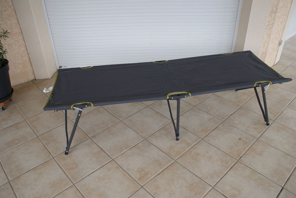 Lit de camp Quechua 40 Villebois (01)