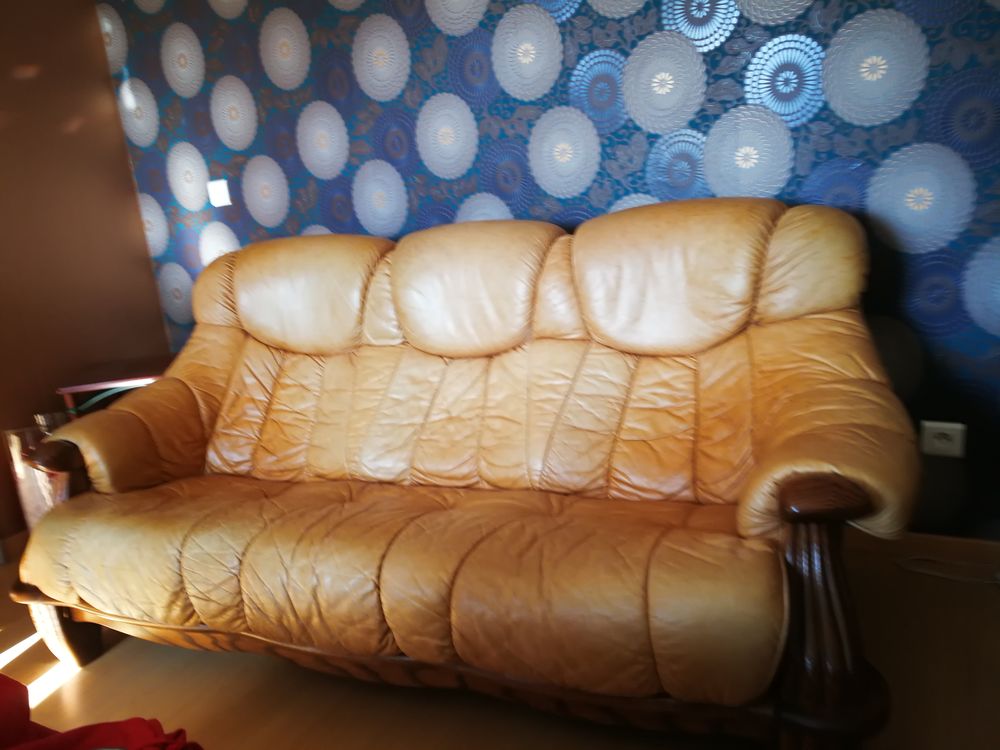 Canap� 3places en cuir + 2 fauteuils 800 Vittel (88)