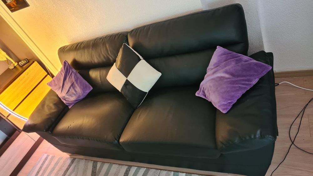 canap� 3places simili cuir 2ans 90 Juan Les Pins (06)