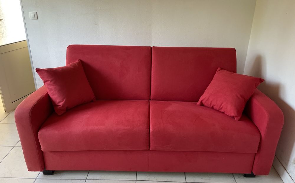 Canap� lit en Alcantara rouge �tat neuf !! jamais utilis�
600 Rocquigny (08)
