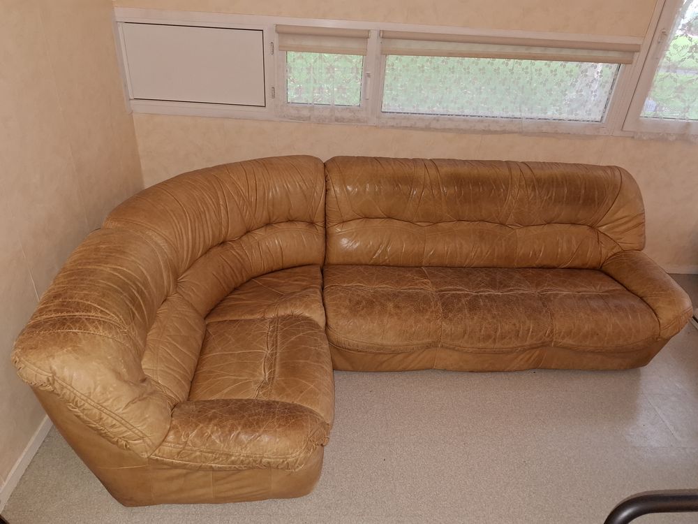 Canap� d'angle arrondi cuir pleine fleur vintage 5 places
0 Montigny-le-Bretonneux (78)