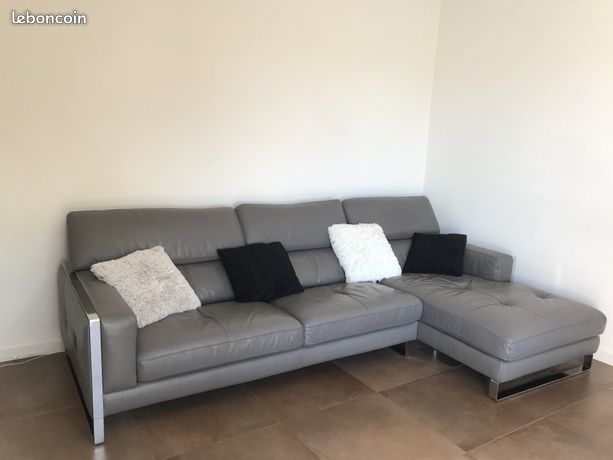 Canap� d'angle en cuir, marque XXL 700 La Roquette-sur-Siagne (06)