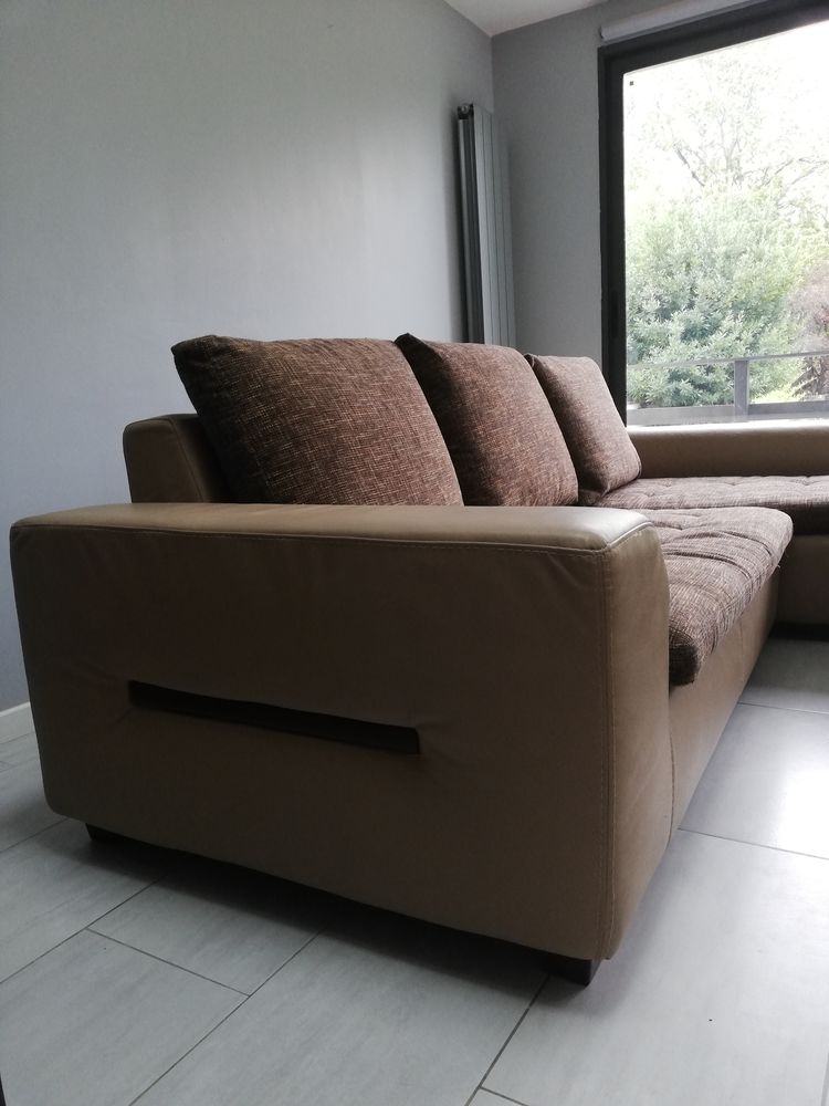Canap� d'angle en cuir et tissu 
Modulable en canap� lit
450 Auvers-sur-Oise (95)