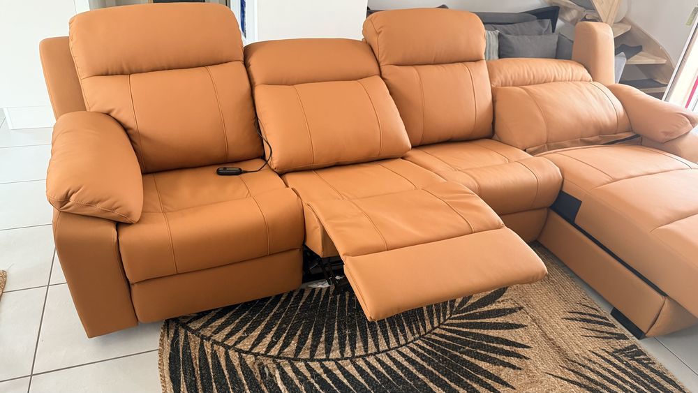 Canap� d'angle en cuir avec relax �lectriques + console (porte-gobelets/prises) 1200 Notre-Dame-d'O� (37)