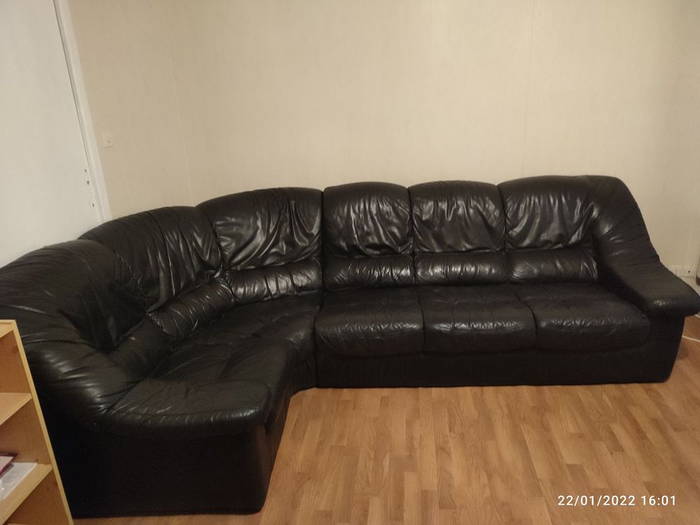 Canap� d'angle en cuire noir 6 places 580 Malesherbes (45)