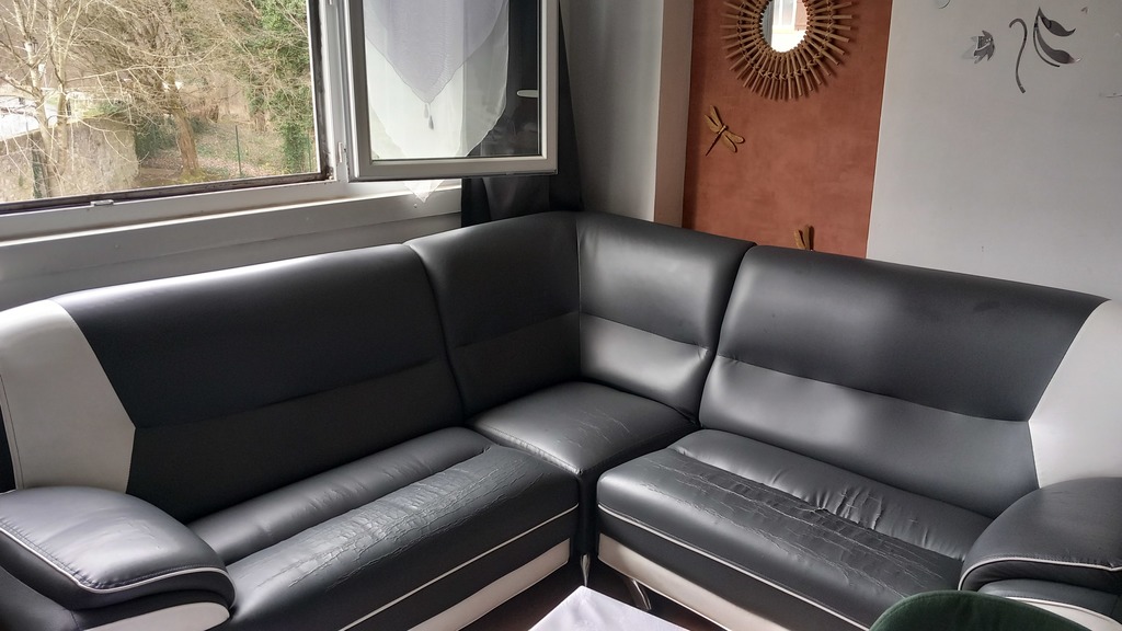 Canap� d'angle � DROITE gris et blanc simili cuir 130 Janville-sur-Juine (91)