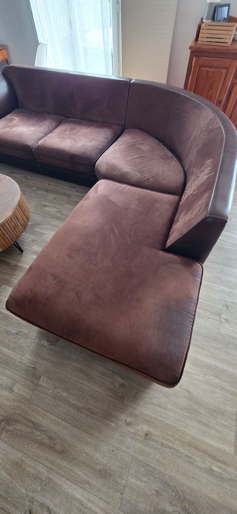 Canap� d angle 2 m80 par 2 m50
�tat bon 100 Cond�-Sainte-Libiaire (77)