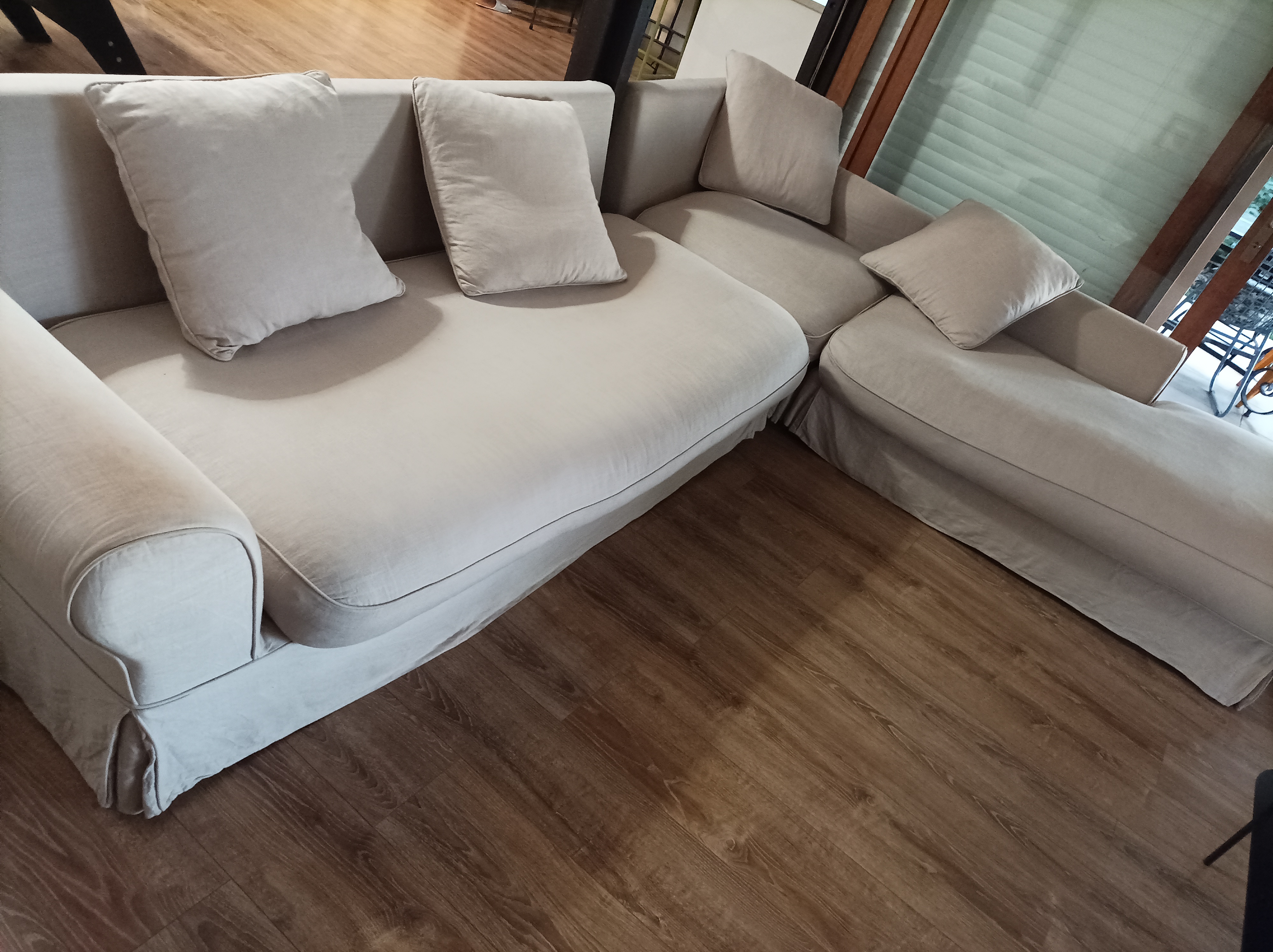 Canap� d'angle et fauteuil club en cuir. Le tout � 500 euros 450 La R�union (97)