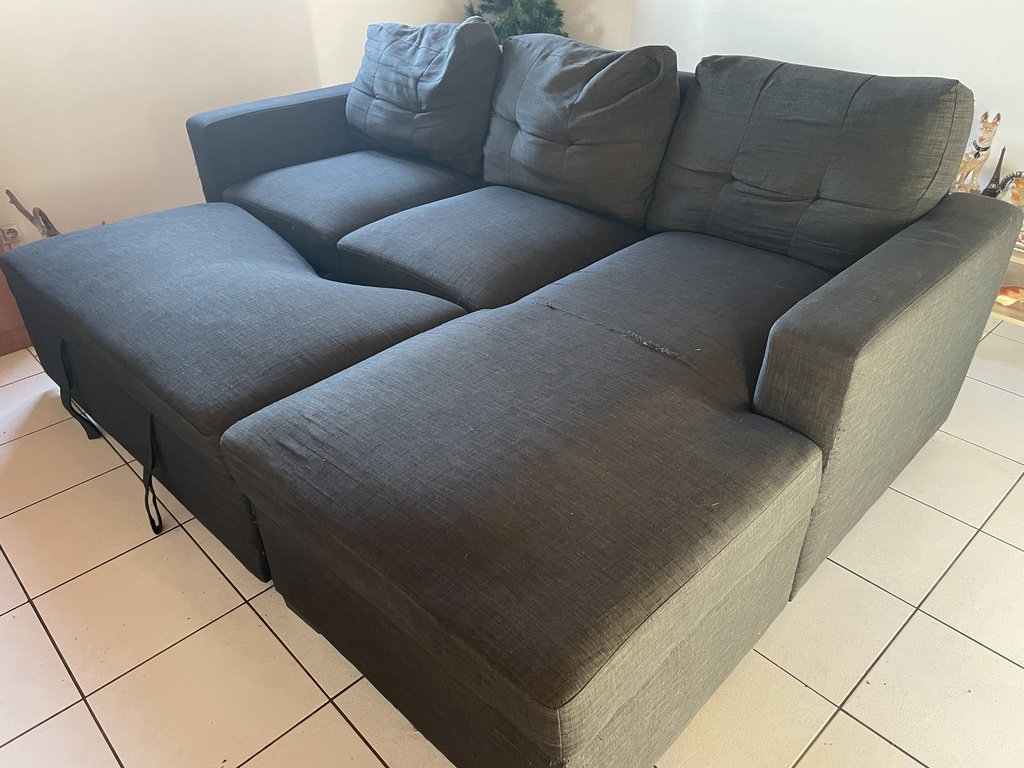 Canap� d'angle gris en tissu avec coussins 400 Le Moule (97)