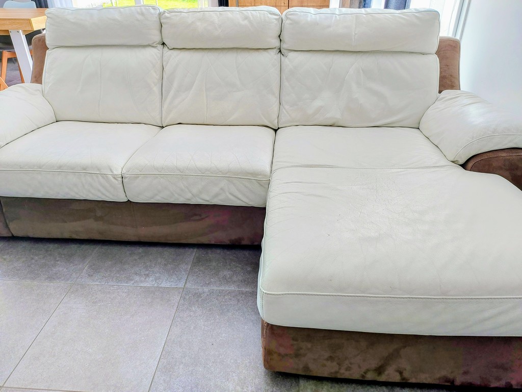 Canap� d'angle bi-mati�re blanc cr�me et marron Chateauxd'Ax 900 Montgesoye (25)