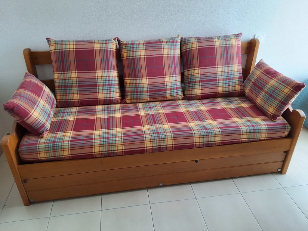 Canap�-lit bois avec matelas peut servies 250 St Cyprien Plage (66)