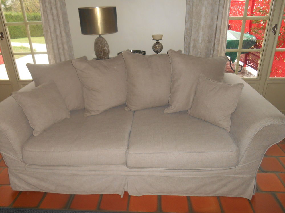 CANAPE BRITISH 3 PLACES
FAUTEUIL BRITISH 1.5 PLACE 300 Charentilly (37)