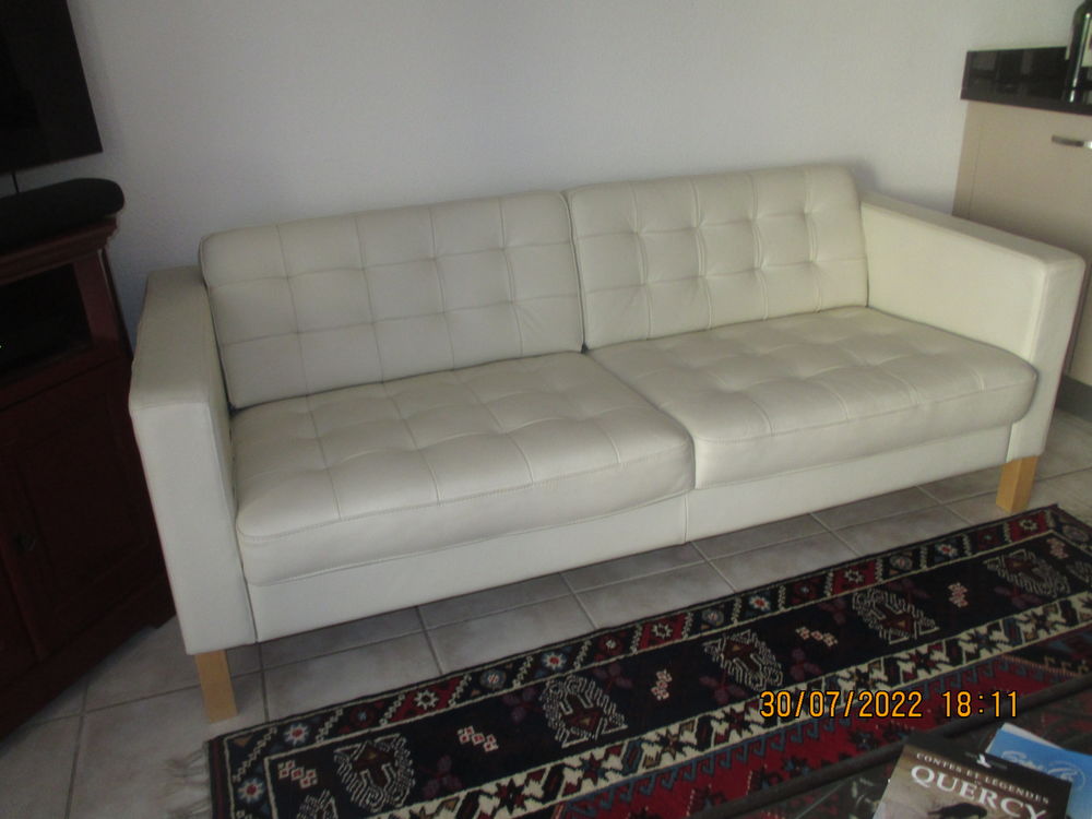 Canap� capitonn� 3 places 150 Saint-Cyr-sur-Mer (83)