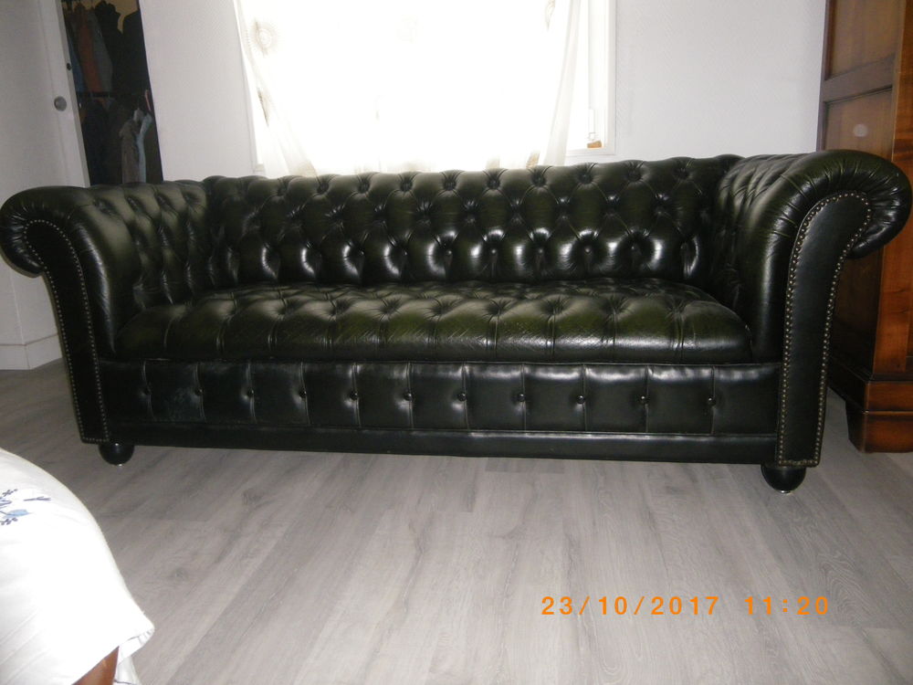 canap� cherterfield vachette pleine fleur vert fonc� 
1300 Hennebont (56)