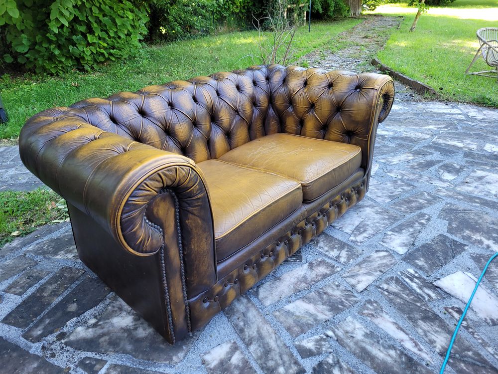 Canap� chesterfiel cuir marron 1000 La Saulsotte (10)