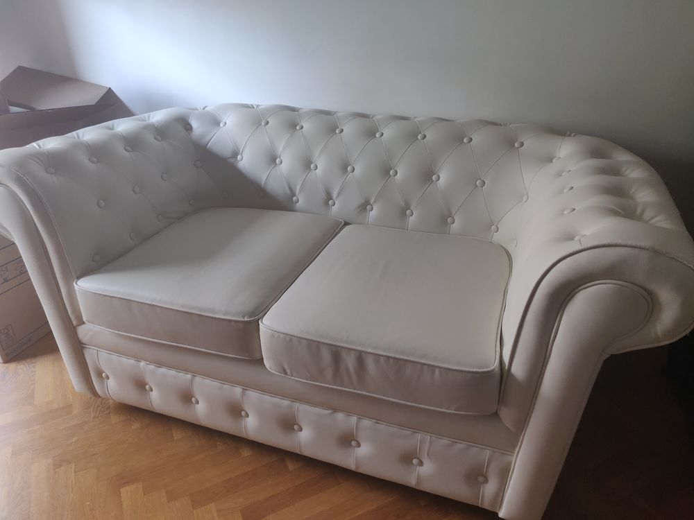 Canap� Chesterfield capitonn� blanc � 2 places 380 Ch�tillon (92)
