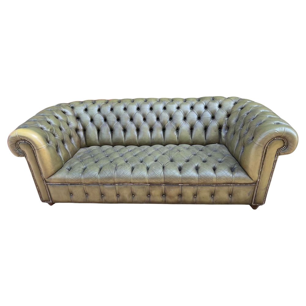 Canap� chesterfield cuir vert trois places 2400 Gu�c�lard (72)