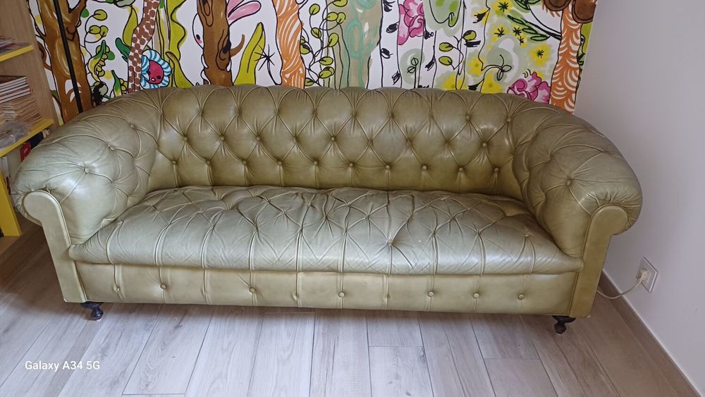 Canap� chesterfield cuir 3 places et son repose pied 200 Toulon (83)