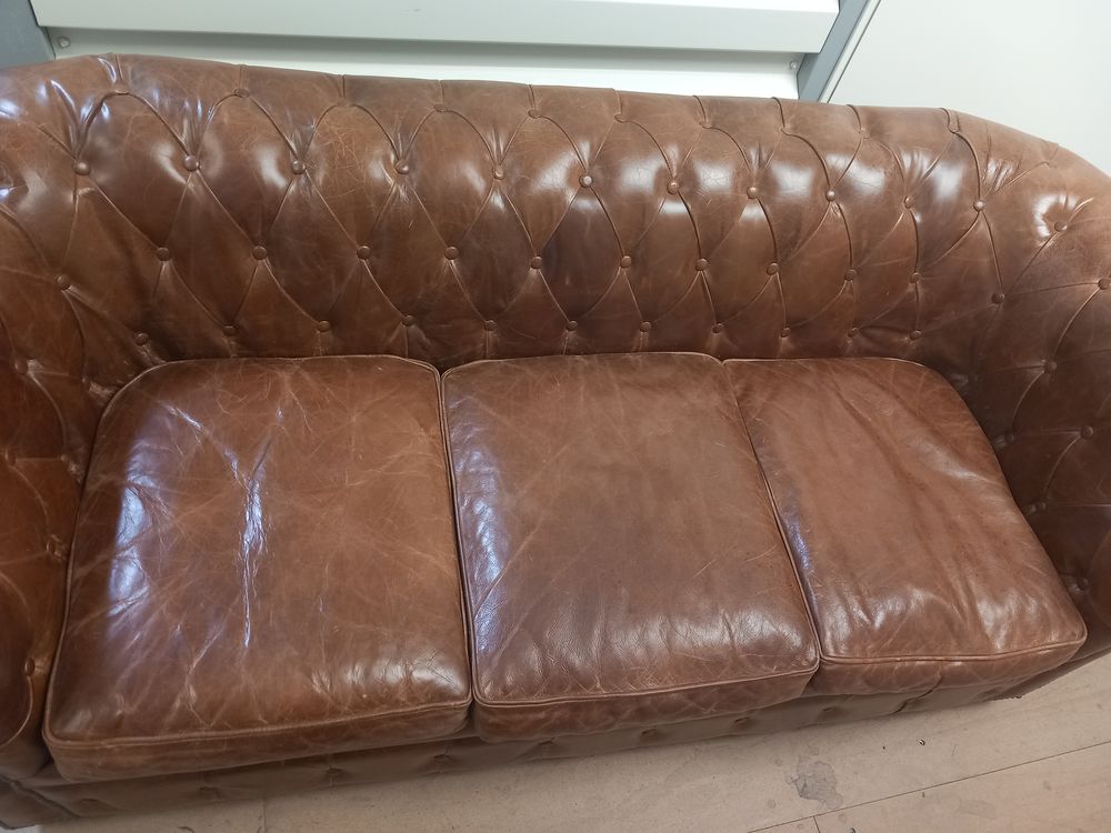 Canap� chesterfield en cuir 900 Toulouse (31)