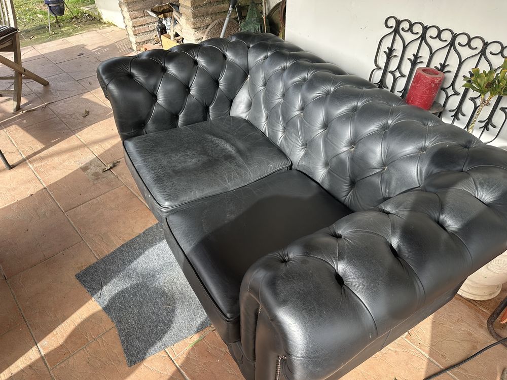 Canap� Chesterfield, noir, 2 personnes. 220 Lavaur (81)