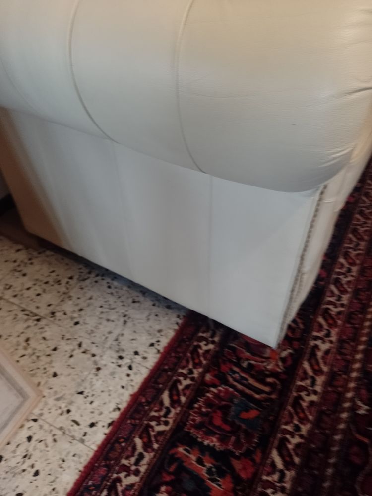 Canape chesterfield 2 places 100 Aix-en-Provence (13)