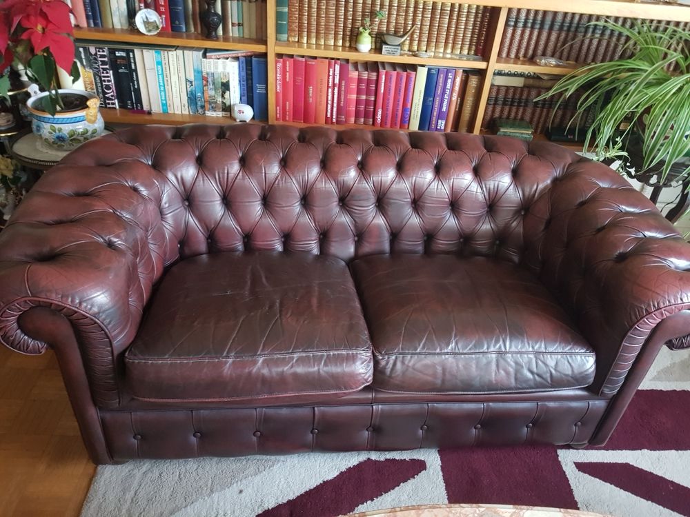 canap� chesterfield vintage deux places en cuir 850 Marly-le-Roi (78)