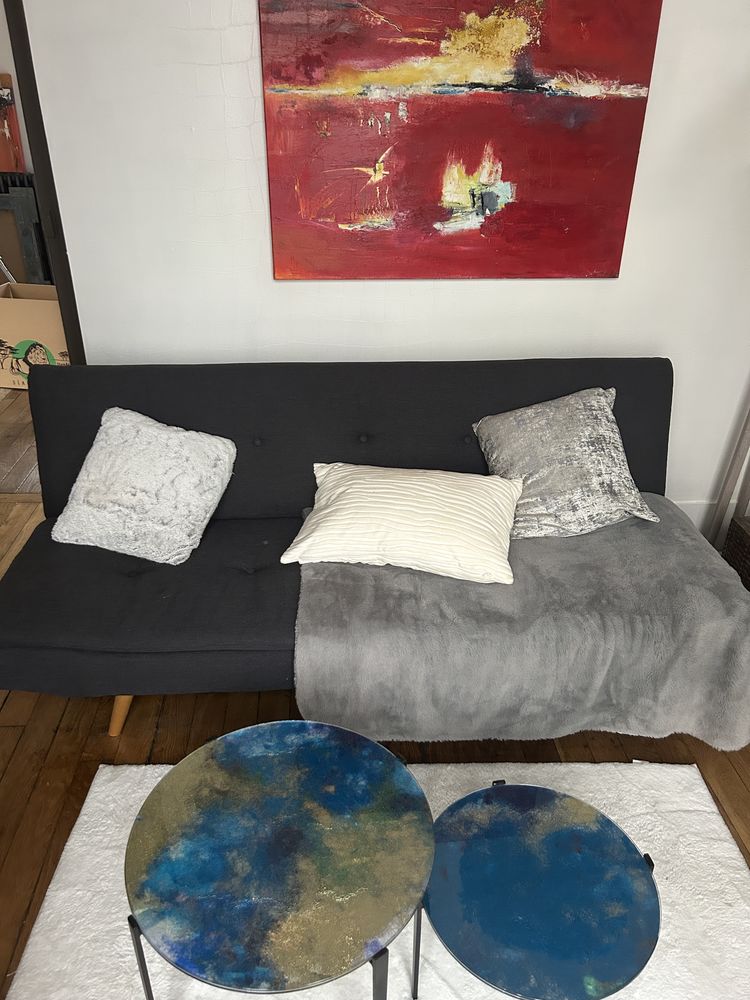 Canap� clic clac gris 
Tr�s bon �tat (176 x 85 cm). 0 Jouy-en-Josas (78)