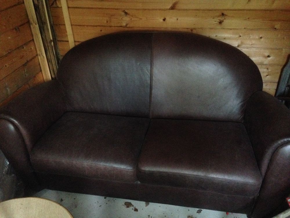 Canap� club cuir 0 Plaimpied-Givaudins (18)