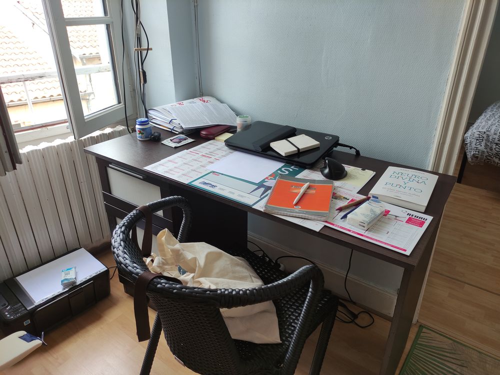 :
Canap�
Coffre+ lit
Bureau
Petits �lectrom�nagers 1 Cahors (46)