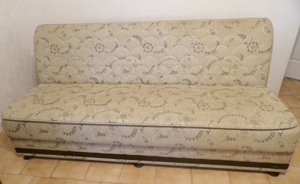 Canap� convertible beige 3 places avec coffre de rangement 150 Saint-Clair-de-la-Tour (38)