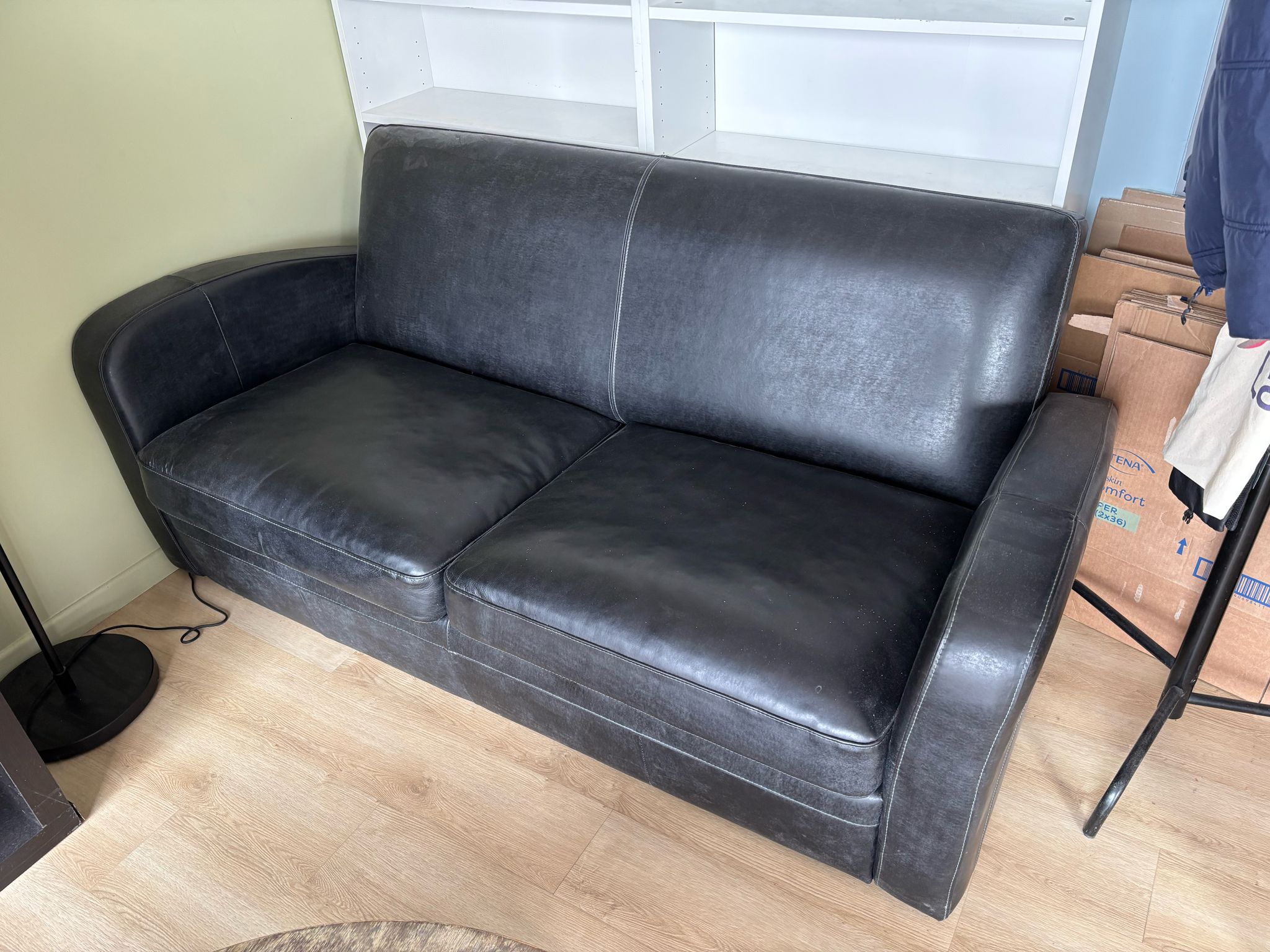 Canap� convertible en cuir marron 300 Lille (59)