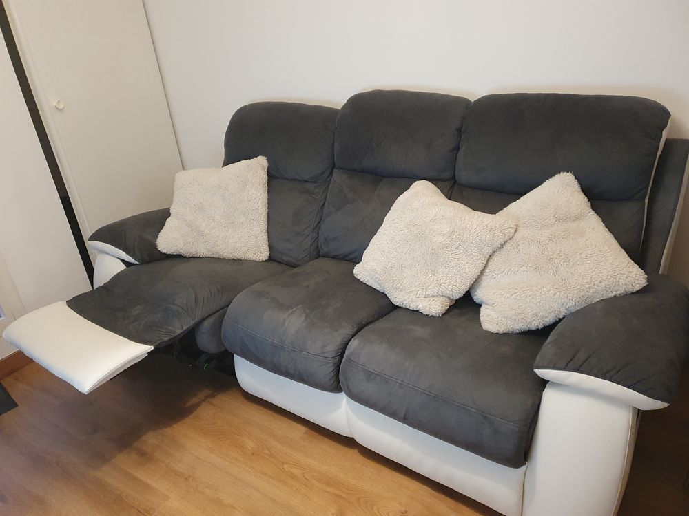canap� convertible 3 places. 
prix � d�battre 350 Nantes (44)